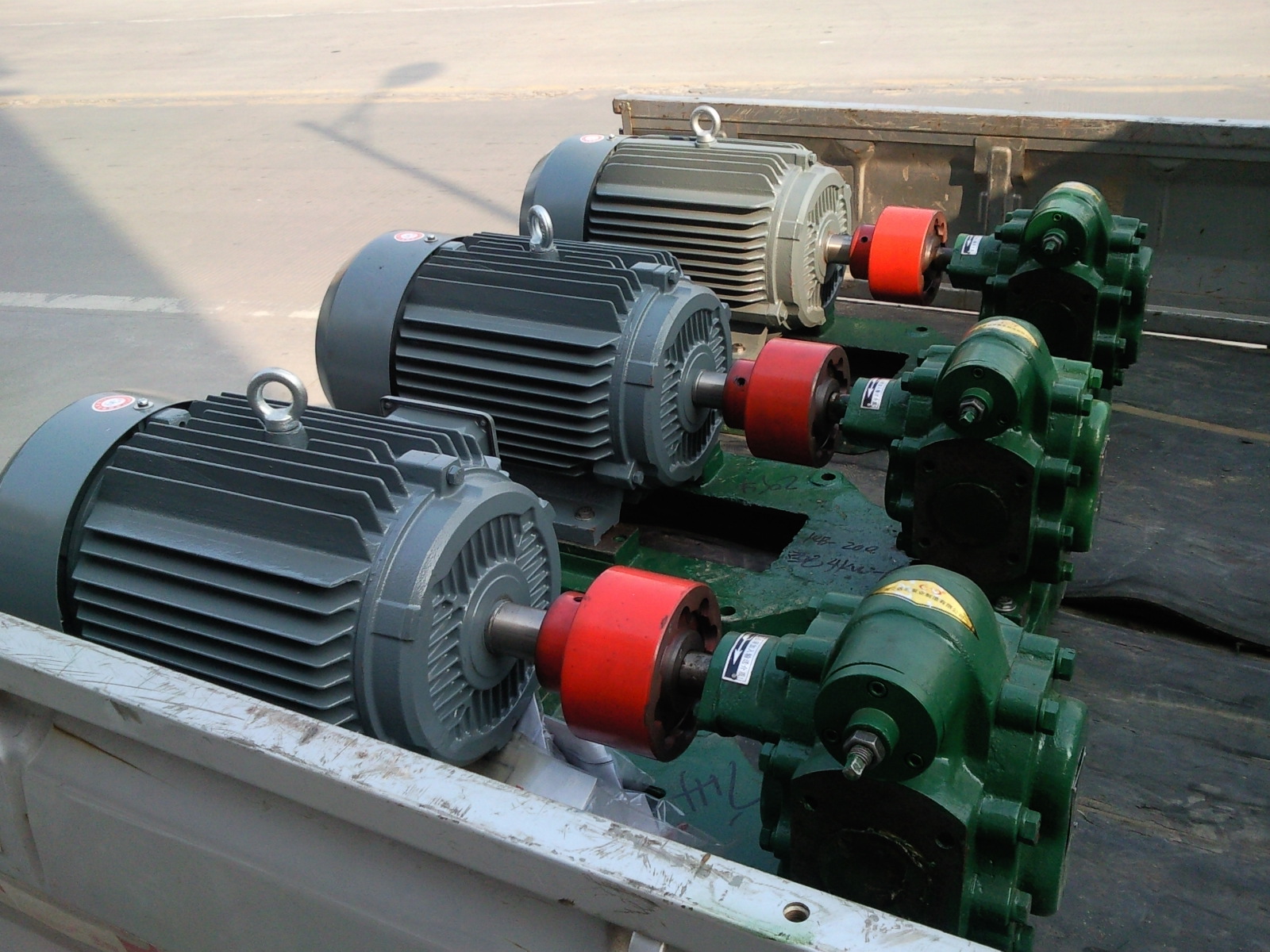 原油輸送泵用什么泵好？遠東推薦齒輪油泵,螺桿泵