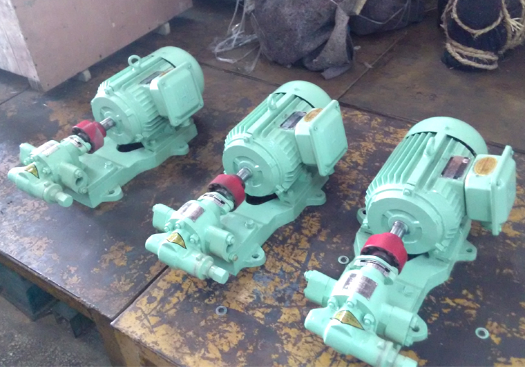 泊頭遠東KCB-83.3高溫齒輪泵成功輸送潤滑油裝桶 泊頭遠東KCB-83.3高溫齒輪泵成功輸送潤滑油裝桶